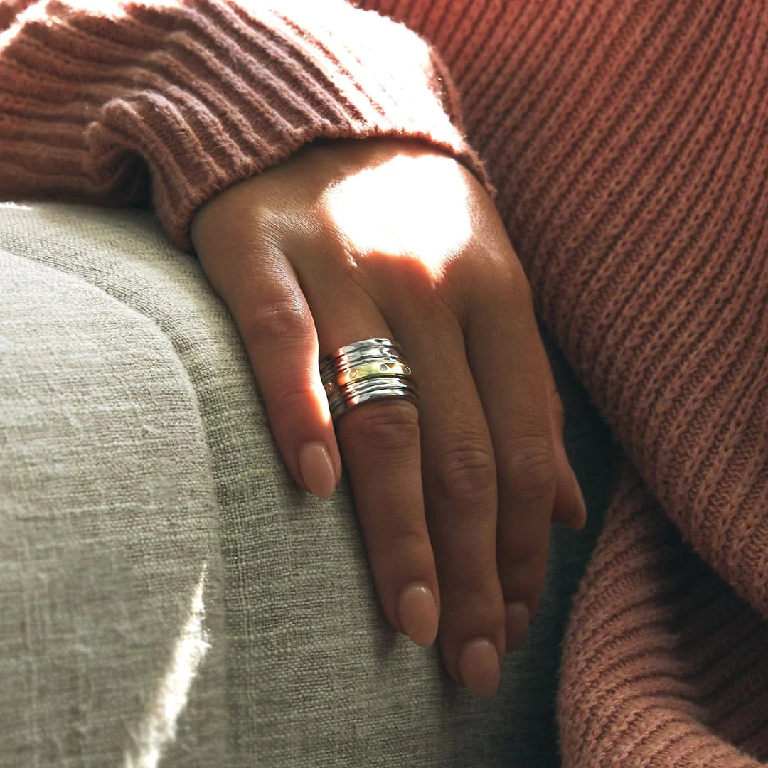 How to Get Sand Out of a Spinner Ring